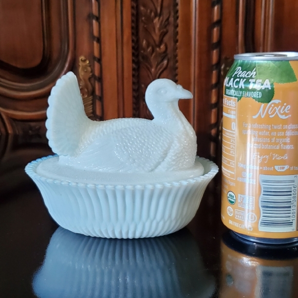 Boyd Other - Vntg🦃 Boyd Art Glass 5 1/2" Turkey On Nest / Basket Bright White Milk Glass